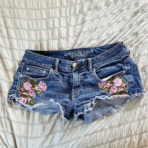 American Eagle Floral Embroidered Shorts size 4